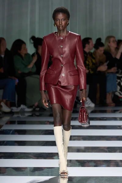Look 14
